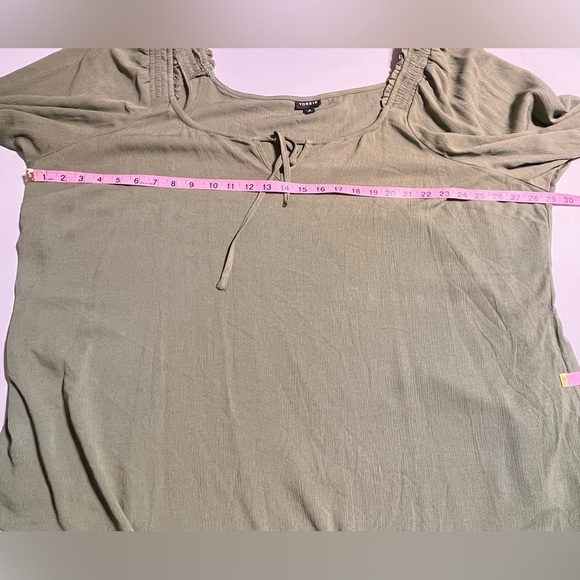 Torrid Blouse Hi Low Hem Olive Green
Women's Shirt Peasant Top size 4 (26W) - Picture 4 of 8